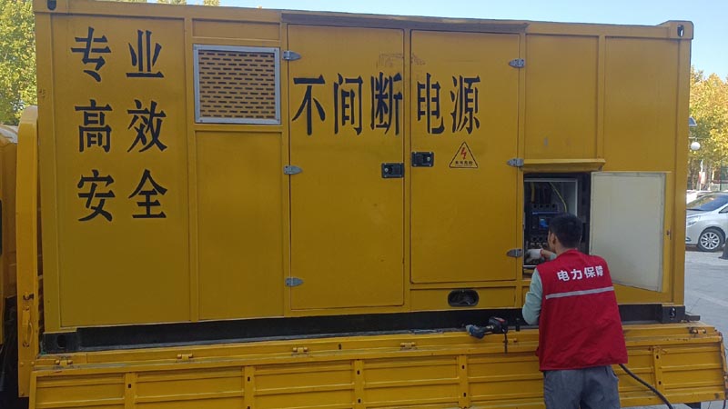 海珠柴油发电机组和UPS电源配合使用时，如何避免切换过程中的电力中断？